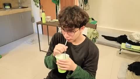 Green online show from 03/19/26, 05:44