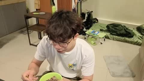 Green online show from 03/24/26, 10:20