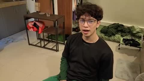 Green online show from 03/28/26, 05:40