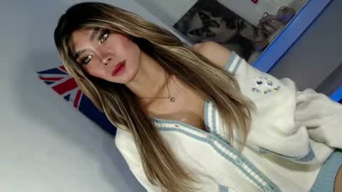 Snapshot of thehornygirl_laisa chatting on 06/15/26, 09:44 laisa online show from 06/15/26, 09:44