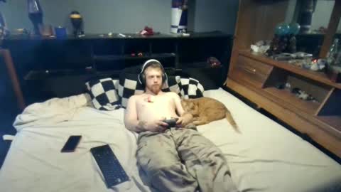 fuzzyfox online show from 09/11/25, 06:52