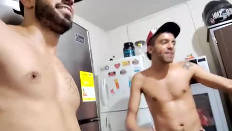 Snapshot of thehousedog chatting on 02/03/25, 04:57 thehousedog online show from 02/03/25, 04:57