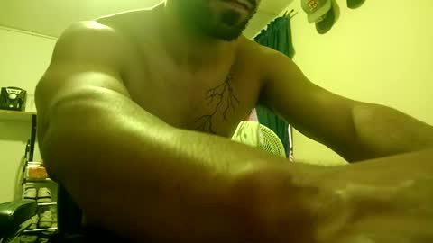 Snapshot of thehousedog chatting on 02/19/25, 06:32 thehousedog online show from 02/19/25, 06:32