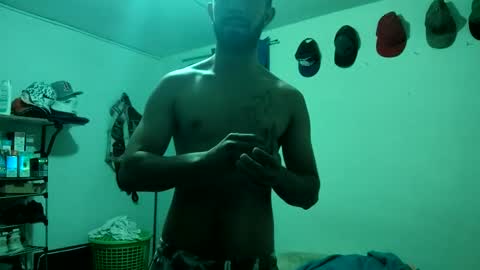 Snapshot of thehousedog chatting on 02/26/25, 09:21 thehousedog online show from 02/26/25, 09:21