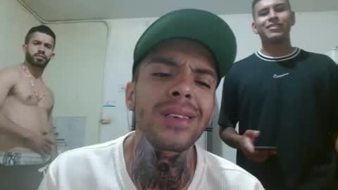 Snapshot of thehousedog chatting on 02/26/25, 08:54 thehousedog online show from 02/26/25, 08:54