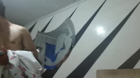 Snapshot of thehousedog chatting on 03/12/25, 04:02 thehousedog online show from 03/12/25, 04:02