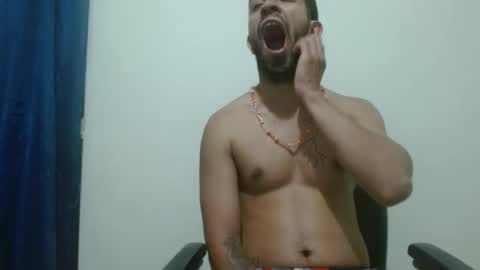 Snapshot of thehousedog chatting on 09/10/25, 11:32 thehousedog online show from 09/10/25, 11:32