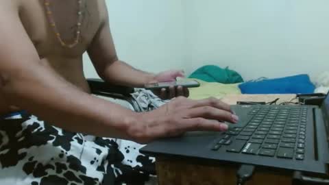 Snapshot of thehousedog chatting on 09/23/25, 04:26 thehousedog online show from 09/23/25, 04:26