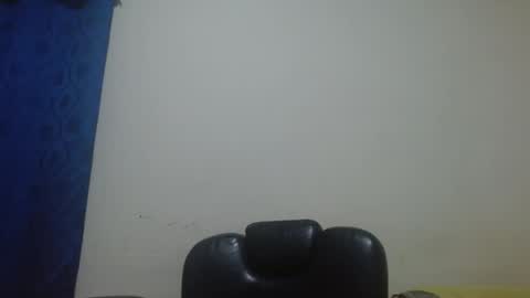 Snapshot of thehousedog chatting on 04/28/26, 11:37 thehousedog online show from 04/28/26, 11:37