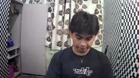 Snapshot of thehugecomeback chatting on 01/06/25, 06:31 Xerxis online show from 01/06/25, 06:31