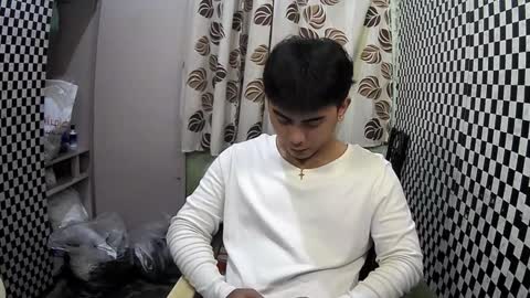 Snapshot of thehugecomeback chatting on 02/06/25, 11:37 Xerxis online show from 02/06/25, 11:37