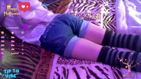 Snapshot of thehushvibe chatting on 10/23/25, 05:29 Jav online show from 10/23/25, 05:29