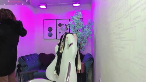 Theia  online show from 02/18/26, 12:45