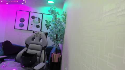 Theia  online show from 03/30/26, 12:39