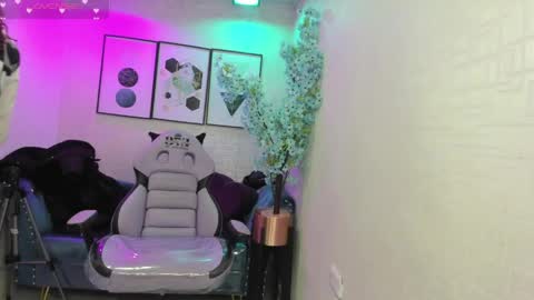 Theia  online show from 04/01/26, 12:39