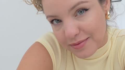 Snapshot of theislandgirl chatting on 11/28/25, 05:59 Lily Marie online show from 11/28/25, 05:59