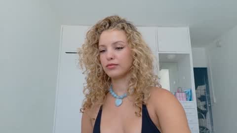 Snapshot of theislandgirl chatting on 05/01/26, 03:49 Lily Marie online show from 05/01/26, 03:49