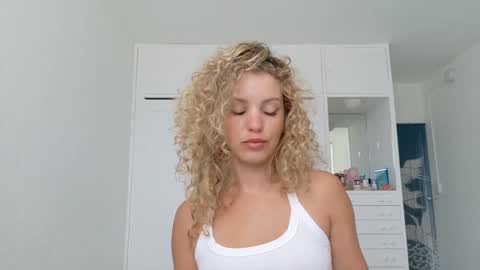 Snapshot of theislandgirl chatting on 06/01/26, 05:58 Lily Marie online show from 06/01/26, 05:58
