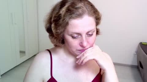 Snapshot of theladysblush chatting on 12/15/24, 05:42 Ella online show from 12/15/24, 05:42