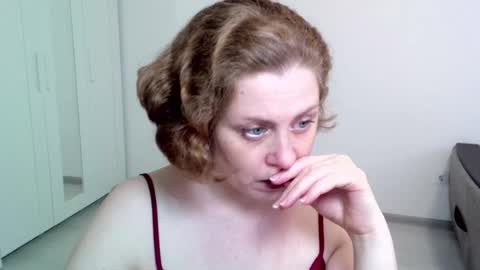 Snapshot of theladysblush chatting on 12/20/24, 09:32 Ella online show from 12/20/24, 09:32