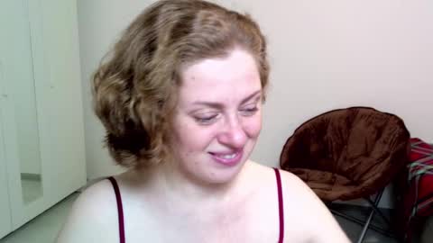Snapshot of theladysblush chatting on 01/17/25, 05:32 Ella online show from 01/17/25, 05:32