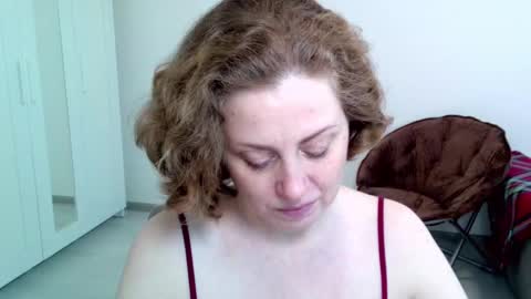 Snapshot of theladysblush chatting on 01/17/25, 08:45 Ella online show from 01/17/25, 08:45