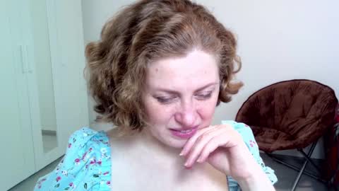 Snapshot of theladysblush chatting on 01/19/25, 07:15 Ella online show from 01/19/25, 07:15