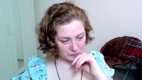 Snapshot of theladysblush chatting on 01/26/25, 07:53 Ella online show from 01/26/25, 07:53