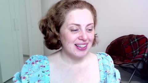 Snapshot of theladysblush chatting on 01/30/25, 07:18 Ella online show from 01/30/25, 07:18