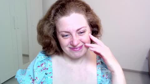 Snapshot of theladysblush chatting on 02/27/25, 05:02 Ella online show from 02/27/25, 05:02