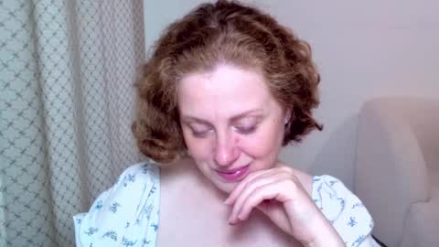 Snapshot of theladysblush chatting on 09/21/25, 06:15 Ella online show from 09/21/25, 06:15