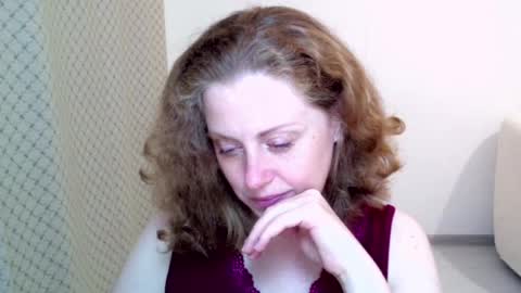 Snapshot of theladysblush chatting on 05/29/26, 08:29 Ella online show from 05/29/26, 08:29