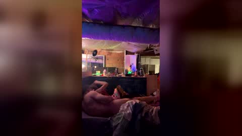 Snapshot of thelevelbelow chatting on 12/23/25, 05:27 thelevelbelow online show from 12/23/25, 05:27