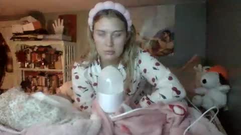 Little Bambii online show from 12/15/25, 03:55