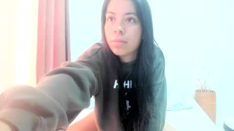 Snapshot of thelovers_sexys chatting on 10/21/25, 01:01 Emily and andre online show from 10/21/25, 01:01