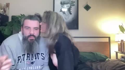 Snapshot of thematedpair chatting on 01/08/26, 04:59 The Mated Pair online show from 01/08/26, 04:59