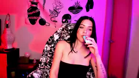 themelrose online show from 11/30/25, 12:14