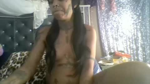 Snapshot of themoodywitch chatting on 01/21/25, 07:06 the moody witch online show from 01/21/25, 07:06