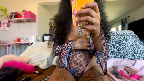 Snapshot of themoodywitch chatting on 11/12/25, 06:41 the moody witch online show from 11/12/25, 06:41