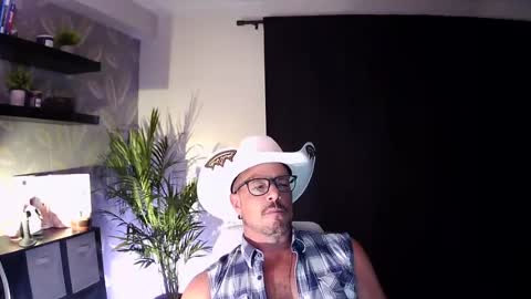 Snapshot of thenakedneighborstone chatting on 07/19/26, 02:48 TheNakedNeighborStone online show from 07/19/26, 02:48