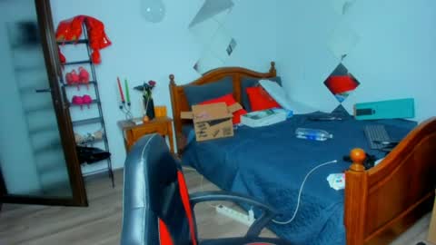 Snapshot of thenaughtygf chatting on 06/17/26, 11:27 thenaughtygf online show from 06/17/26, 11:27