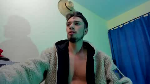 Snapshot of theo_stone04 chatting on 09/18/25, 06:04 Theo online show from 09/18/25, 06:04