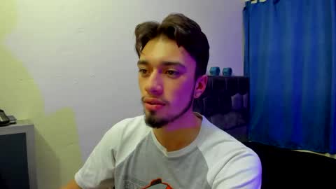 Snapshot of theo_stone04 chatting on 09/19/25, 09:11 Theo online show from 09/19/25, 09:11