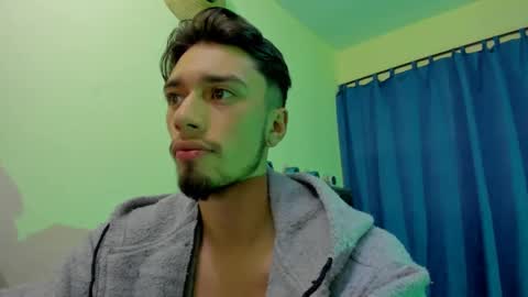 Snapshot of theo_stone04 chatting on 09/27/25, 09:36 Theo online show from 09/27/25, 09:36