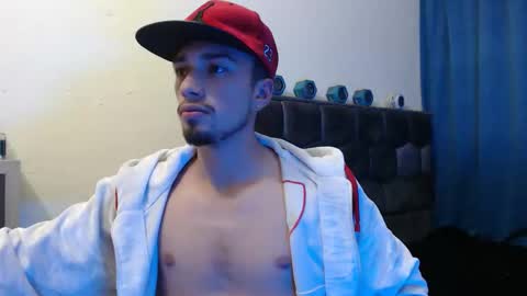 Snapshot of theo_stone04 chatting on 11/05/25, 08:36 Theo online show from 11/05/25, 08:36