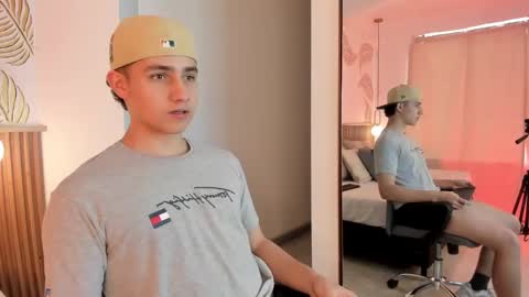 Snapshot of theohawke_ chatting on 12/13/24, 05:00 THEO- MATEO online show from 12/13/24, 05:00