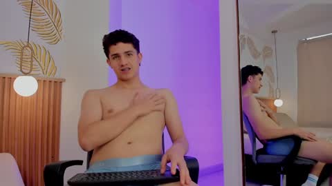 Snapshot of theohawke_ chatting on 12/20/24, 04:25 THEO- MATEO online show from 12/20/24, 04:25