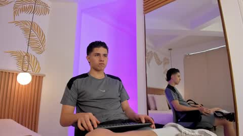 Snapshot of theohawke_ chatting on 12/21/24, 01:53 THEO- MATEO online show from 12/21/24, 01:53