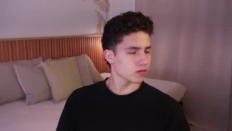 Snapshot of theohawke_ chatting on 01/12/25, 01:27 THEO- MATEO online show from 01/12/25, 01:27