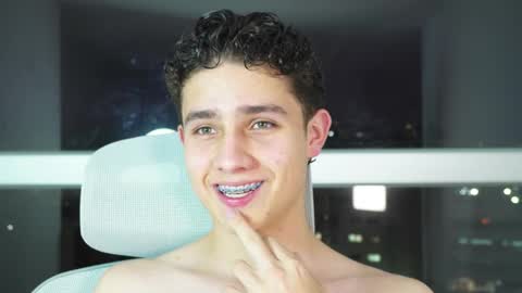 Snapshot of theohawke_ chatting on 02/12/25, 11:30 THEO- MATEO online show from 02/12/25, 11:30